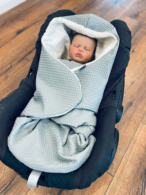 Einschlagdecke für Babysitz und Babyschale, weiche und warme Decke aus dem Sortiment von Mein Shop, perfekt für unterwegs.