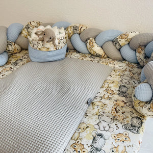 Wickelauflage von BILDERGALERIE, einfaches Design, inklusive passendes Set für Babywickelplatz, in hellen Farben.
