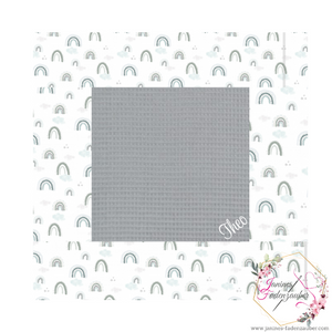 Bunte Krabbeldecke von Mein Shop, individuell bestickt mit Namen, weiche Oberfläche für Babys und Kleinkinder.