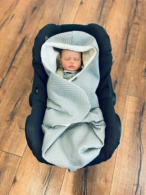 Bauchige Einschlagdecke für Babysitz und Babyschale, weiches Material, in verschiedenen Farben, für sicheren Komfort bei Babys.