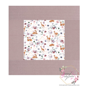 Altrosa Krabbeldecke mit Reh-Motiv von Mein Shop, individuell bestickbar mit Namen, weiche und gemütliche Spieldecke