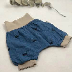 Kurze Pumphose aus Musselin in verschiedenen Farben, bequeme und luftige Babyhose von Mein Shop, ohne Designmotiv.