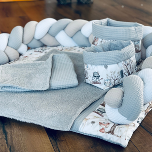 Geflochtene Wickeltischumrandung in Wunschfarben, variable Gestaltung, aus dem Sortiment von Mein Shop, handgefertigt und stilvoll