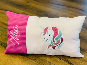 Personalisiertes Einhorn-Kissen mit Name, weiches Kissen für Kinder, mit buntem Einhorn-Design und individuellem Text.