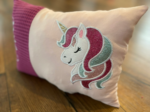 Personalisiertes Einhorn-Kissen mit Namen, weiche Textur, ideal für Kinderzimmer, von Mein Shop.