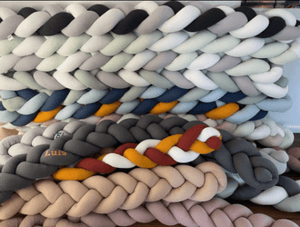 Geflochtene Wickeltischumrandung in verschiedenen Farben, handgefertigt, passend für Babywickeltische, individuell nach Wunsch gefertigt.