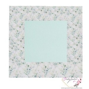 Weiche Eukalyptus-Mint-Krabbeldecke von Mein Shop, individuell bestickt mit Namen, ideal für Babys und Kleinkinder.