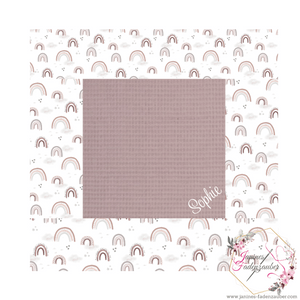 Weiche Krabbeldecke von Mein Shop, individuell bestickt mit Namen, ideal für Babys und Kleinkinder, mit buntem Design.