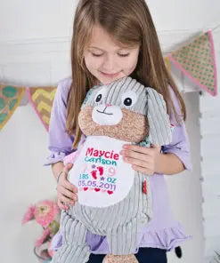 Weicher, pinker Harlequin-Elch von Mein Shop, individuell bestickt, ideal als Kuscheltier für Kinder.