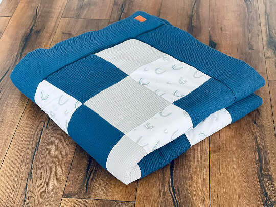 Patchworkdecke /Krabbeldecke nach Wunsch / auch bestickt mit Name möglich