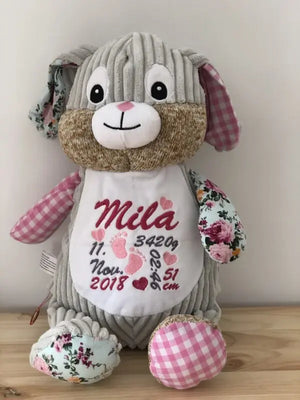 Blauer Harlequin Hase von Mein Shop, detailreiche Stofffigur mit buntem Muster, variabler Stil, auf weißem Hintergrund.