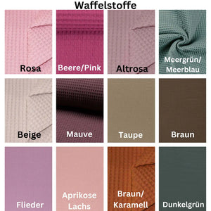 Wickelauflagen Set mit Regenbogenstoff in Beige, Variation, auf einer Wickelkommode, weiche Textur und bunter Regenbogenmuster.