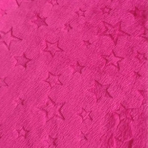 Weiche Babydecke mit Namen aus Minky-Burnout-Stoff in Fuchsia, personalisiert und angenehm weich für Neugeborene.