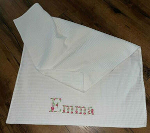 Babydecke Waffelstoff – Personalisiert – Blumenstickerei Mein Shop