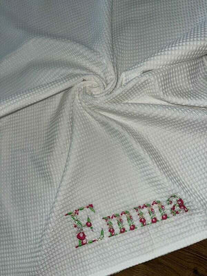 Babydecke Waffelstoff – Personalisiert – Blumenstickerei Mein Shop