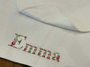 Babydecke Waffelstoff – Personalisiert – Blumenstickerei Mein Shop