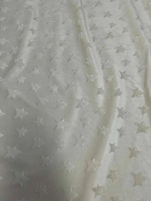 Weiche Babydecke mit individuellem Namen von Mein Shop, blick auf die Textur und das personalisierte Design.