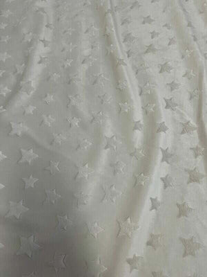 Personalisierte Babydecke mit Kuschelfleece in verschiedenen Farben, weiches Material für Neugeborene und Babys.