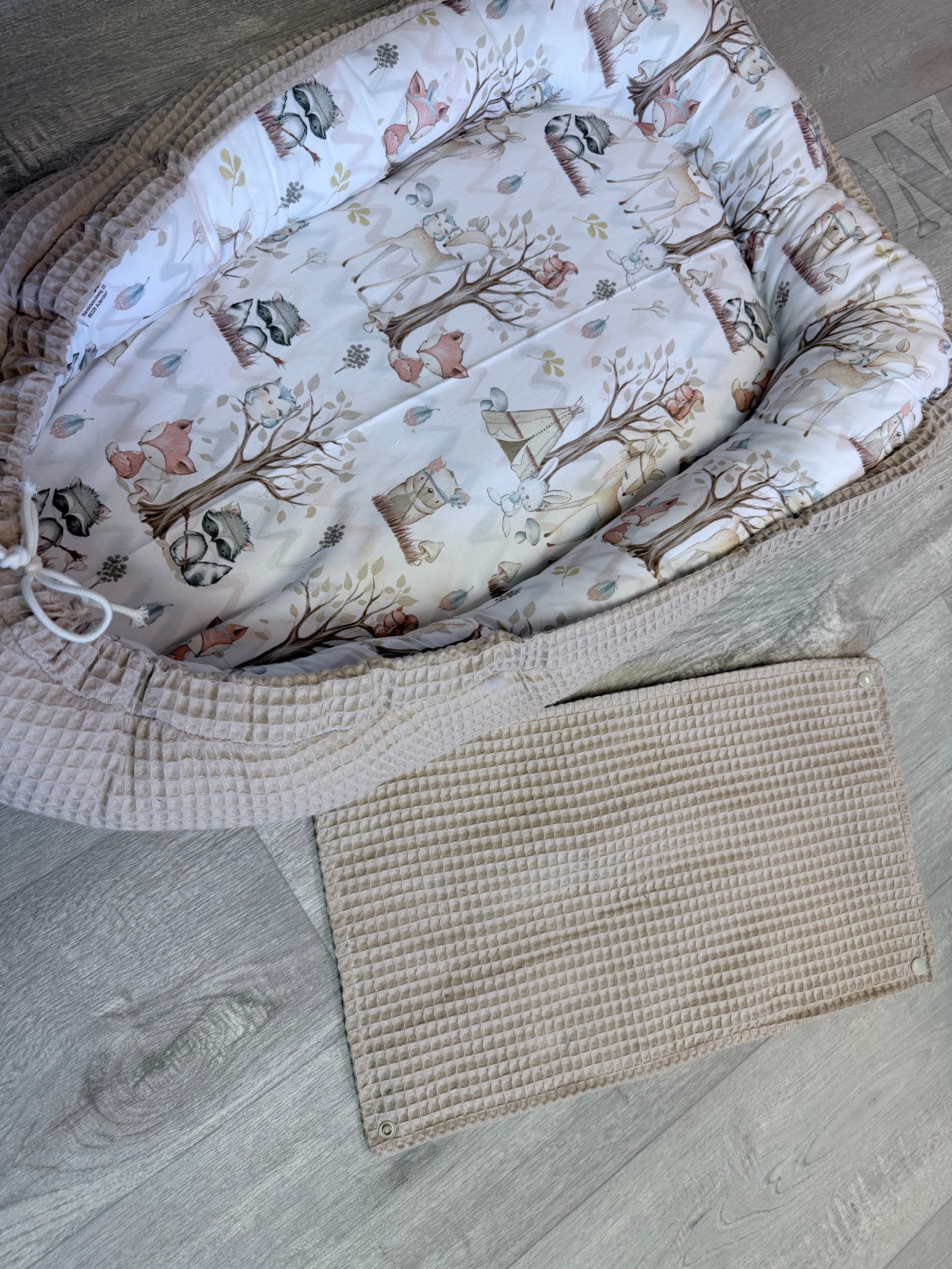 Babynestchen in Variation, weiche Schutzumgebung mit individuellem Design, aus Baumwolle, für sicheren Babyschlaf.