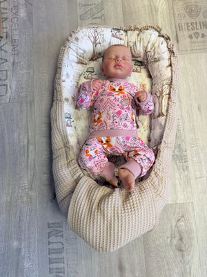 Weiches Babynestchen von Mein Shop, individuell konfigurierbar, schützt und sichert das Babybett für sicheren Schlaf.