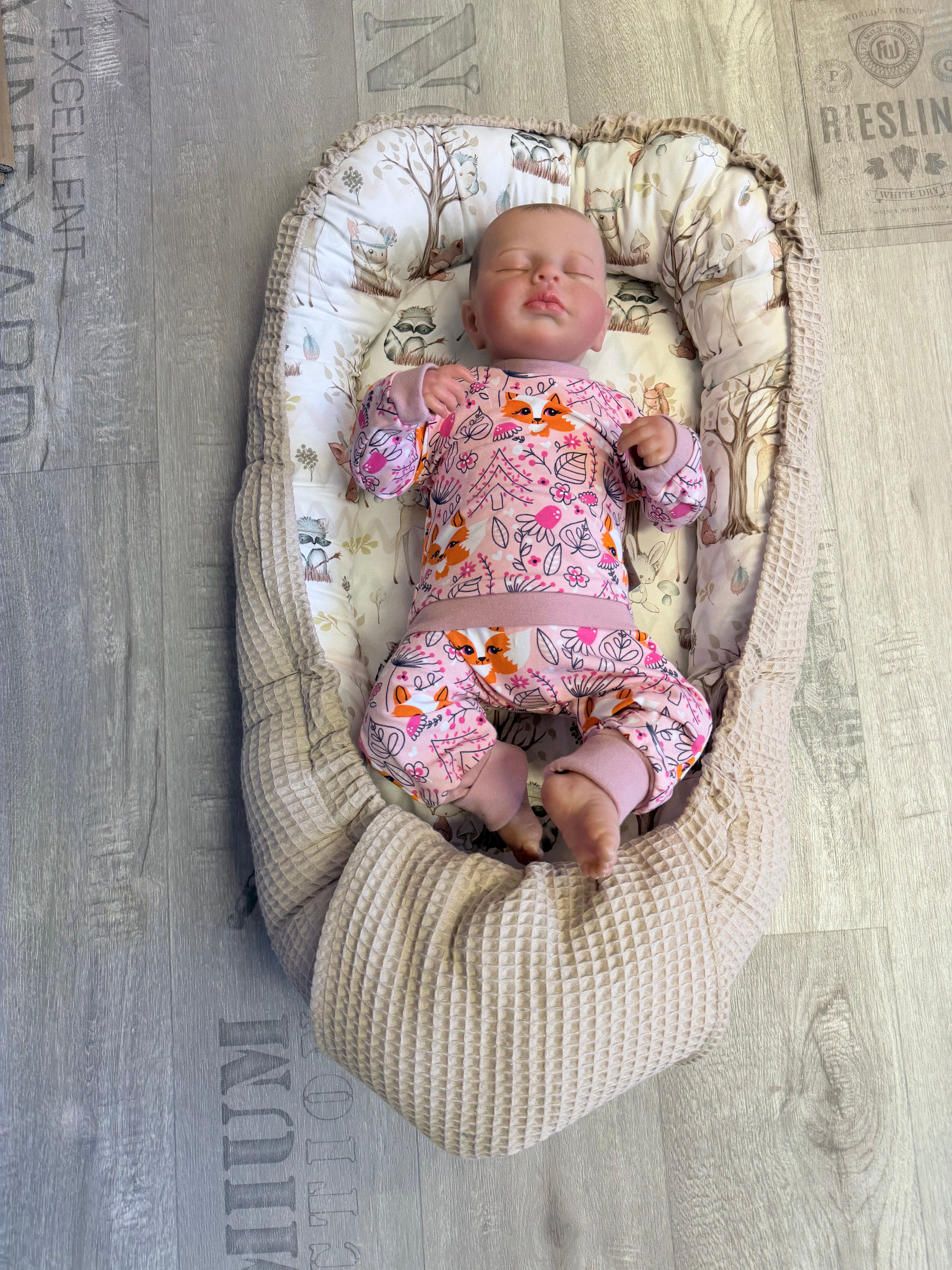 Weiches Babynestchen von Mein Shop, individuell konfigurierbar, schützt und sichert das Babybett für sicheren Schlaf.