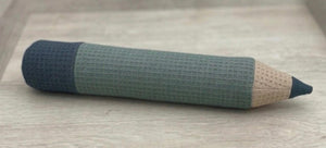 Weiches personalisiertes Kissen in Form eines Riesenstifts, ideal zum Einkuscheln, von Mein Shop.