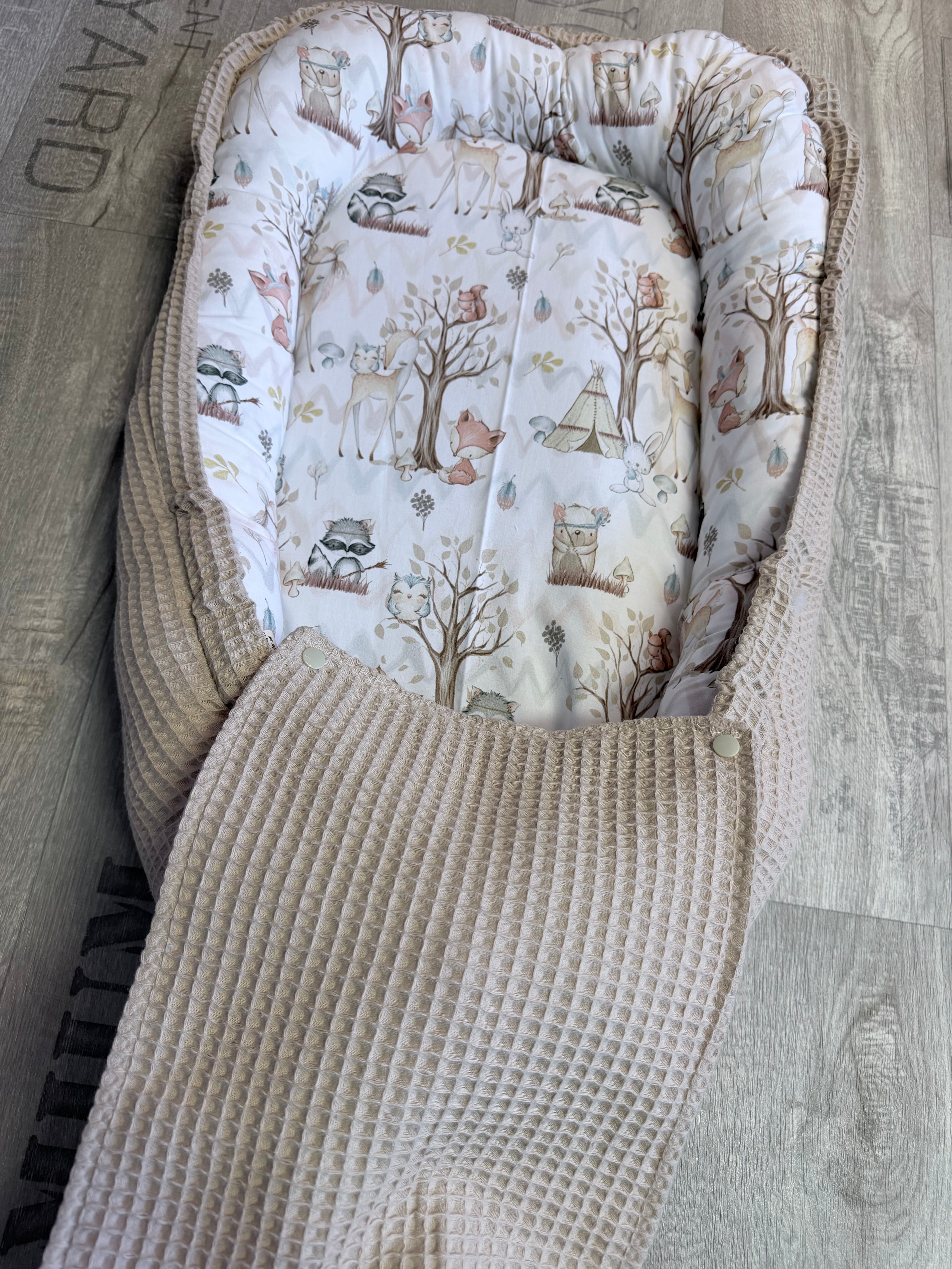 Weiches Babynestchen von Mein Shop, individuell konfigurierbar, mit gepolstertem Schutz für sicheren Babyschlaf.