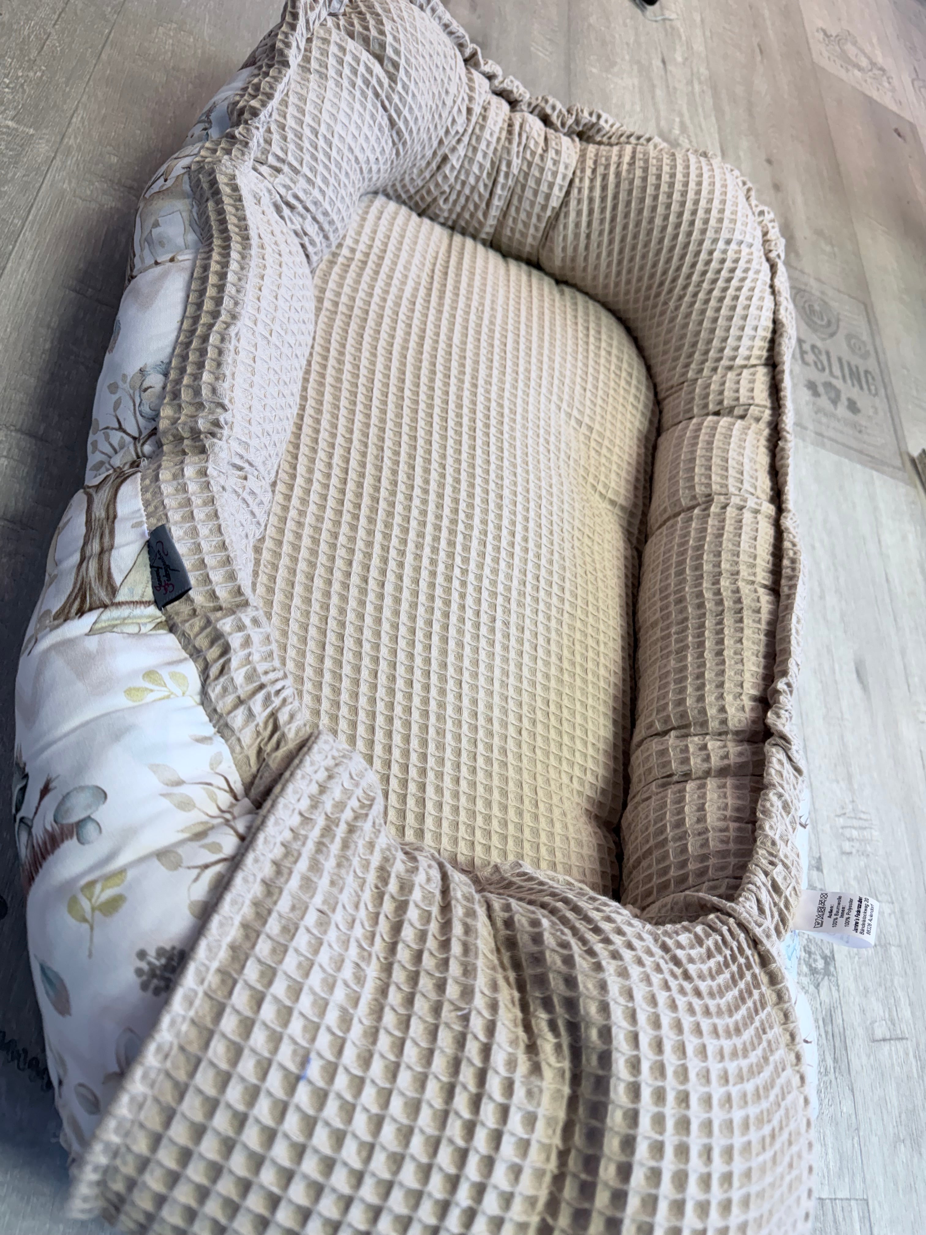 Babynestchen aus Mein Shop mit individuell anpassbarem Schutz und Bettnestchen, weiche Polsterung und farbige Varianten.