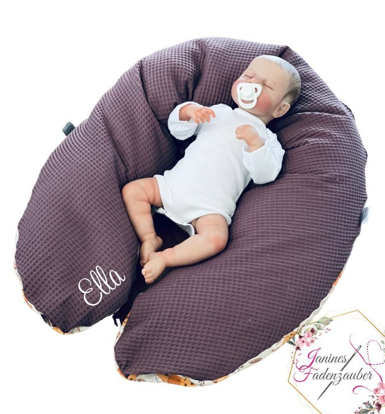 Stillkissen-Bezug von Mein Shop aus weichem Stoff, individuell bestickt, passend für Theraline Stillkissen, angenehmer Komfort.