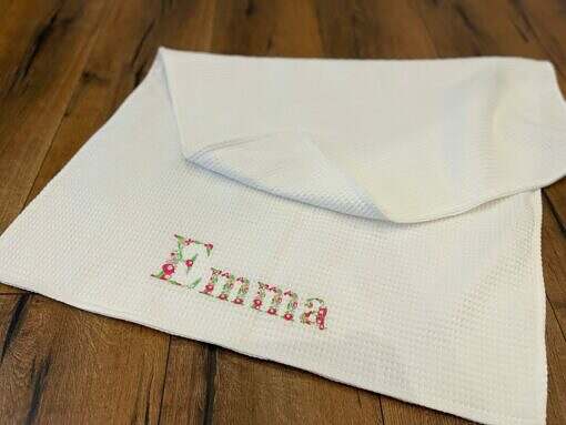 Babydecke Waffelstoff – Personalisiert – Blumenstickerei